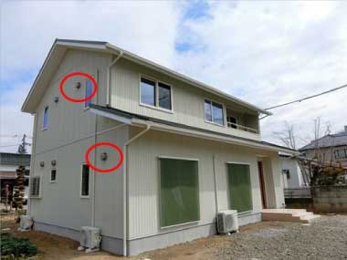 ダブルせせらぎ付きの家の表